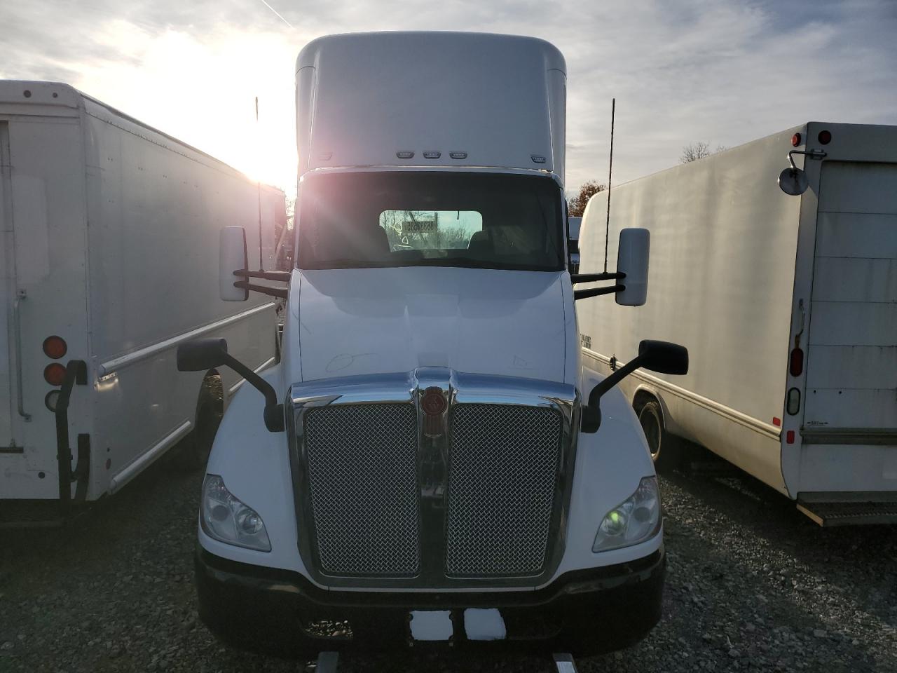 Lot #3292344273 2015 KENWORTH CONSTRUCTI
