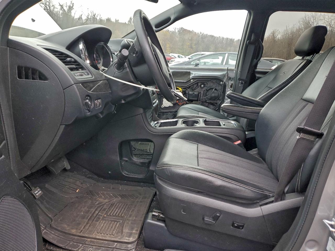 CHRYSLER TOWN & COUNTRY S