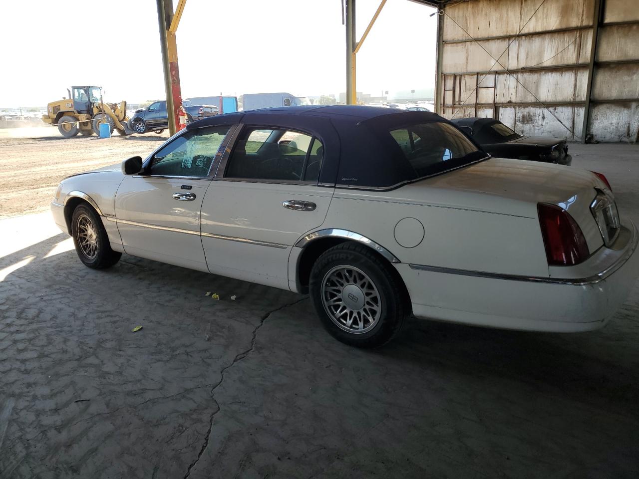 Lot #3310663743 2001 LINCOLN TOWN CAR