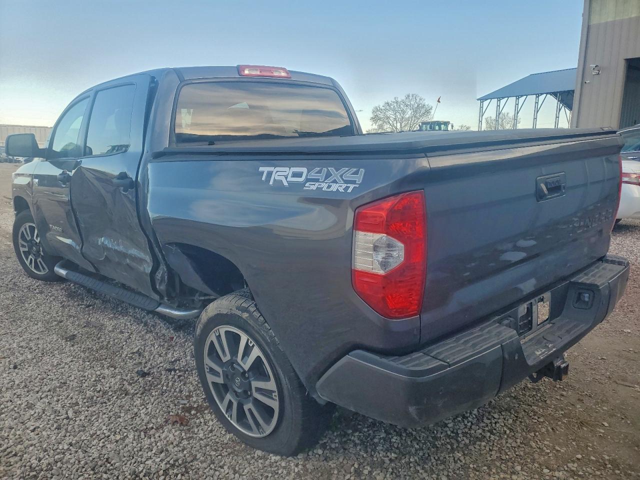 TOYOTA TUNDRA CREWMAX SR5