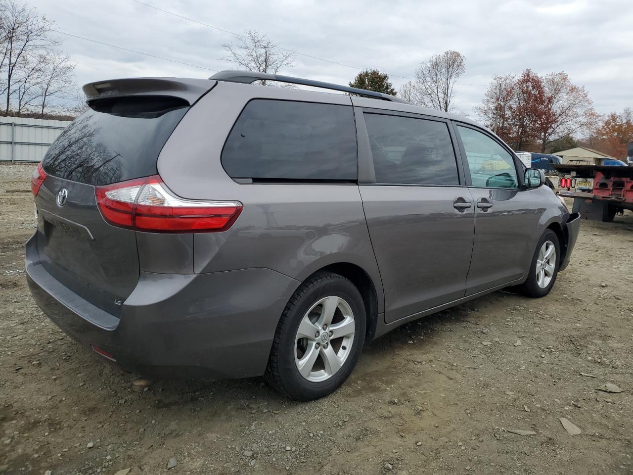 Lot #3287523020 2016 TOYOTA SIENNA LE