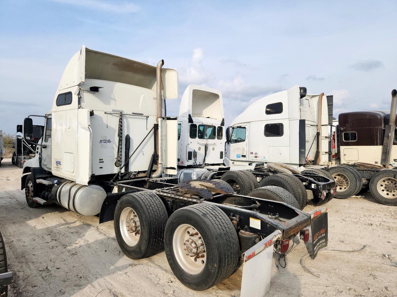 Lot #3296881816 2012 MACK CXU613