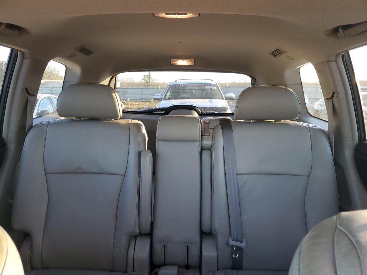 TOYOTA HIGHLANDER BASE