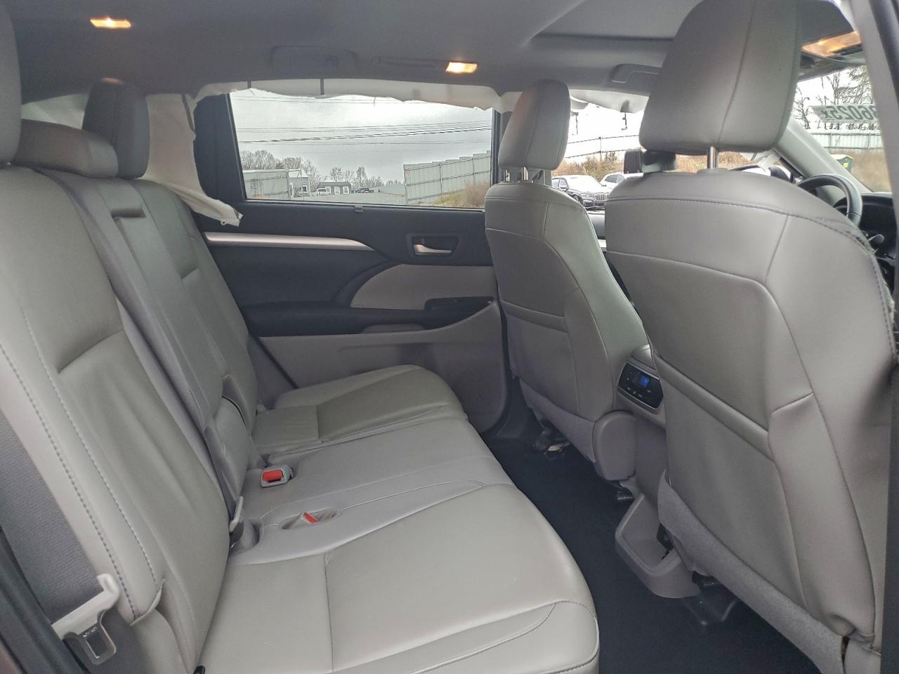 TOYOTA HIGHLANDER SE