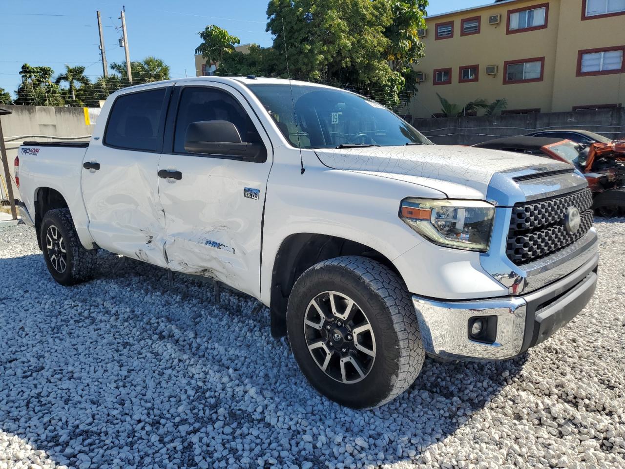 TOYOTA TUNDRA CREWMAX SR5