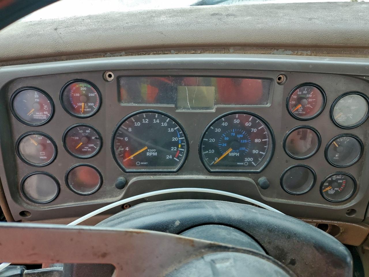 Lot #3302766343 2005 MACK 700 CV700