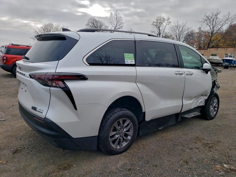 2023 TOYOTA SIENNA XLE #3302647075