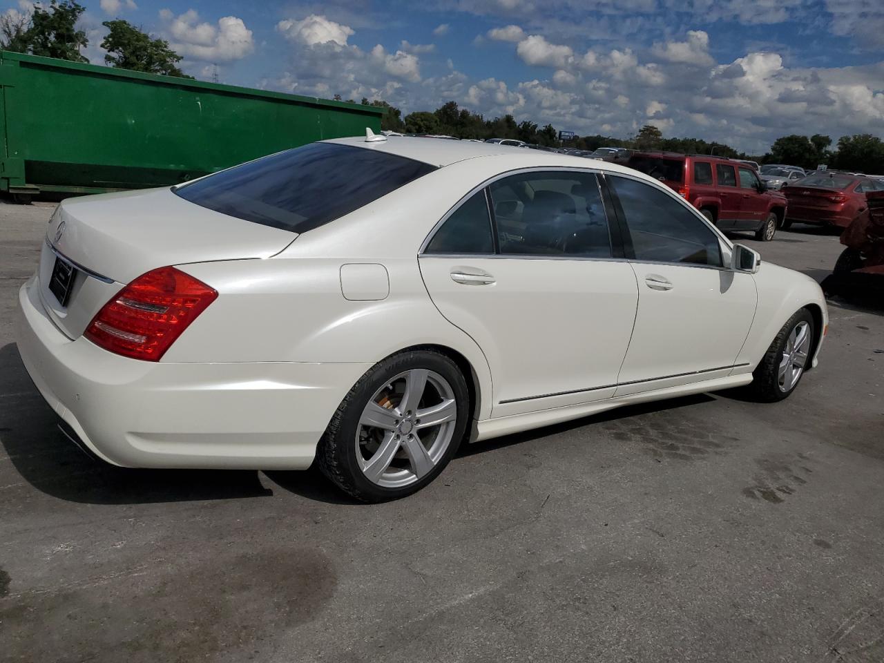 MERCEDES-BENZ S-CLASS 550