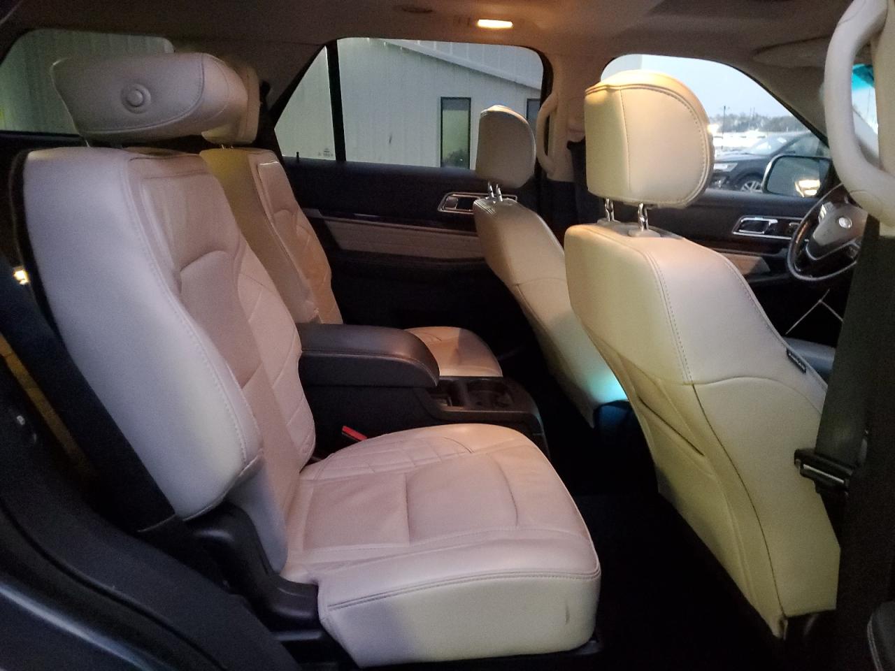 FORD EXPLORER PLATINUM