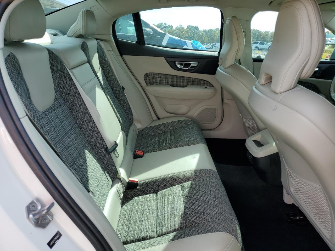 VOLVO S60 T5 MOMENTUM