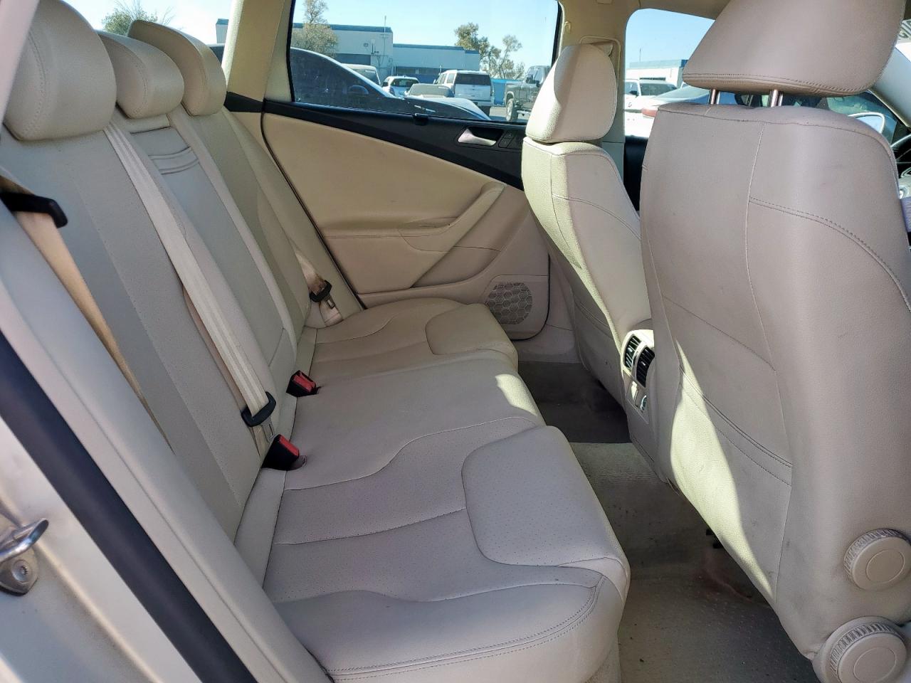 VOLKSWAGEN PASSAT KOMFORT