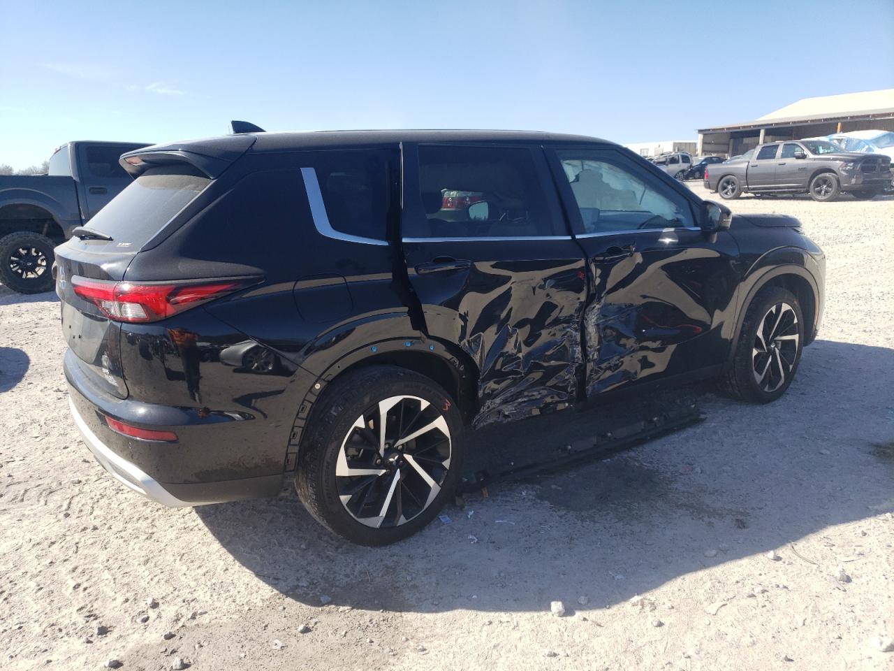 MITSUBISHI OUTLANDER SE