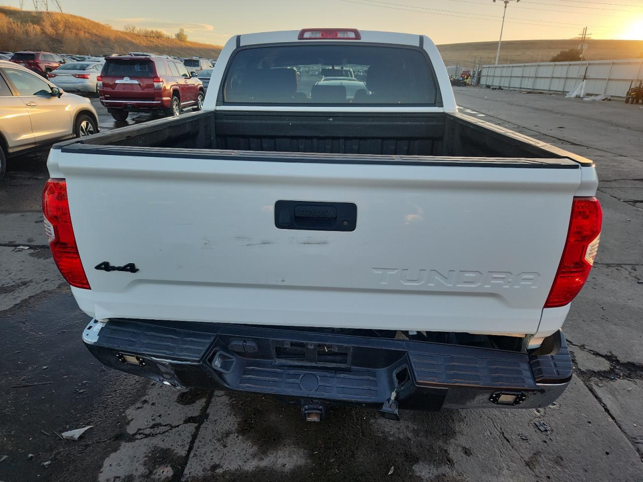 TOYOTA TUNDRA CREWMAX SR5