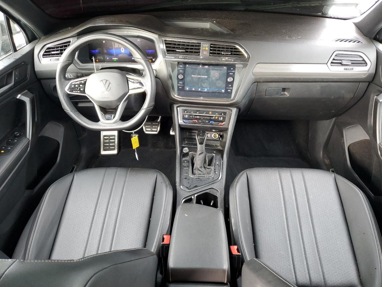 VOLKSWAGEN TIGUAN SE R-LINE BLACK