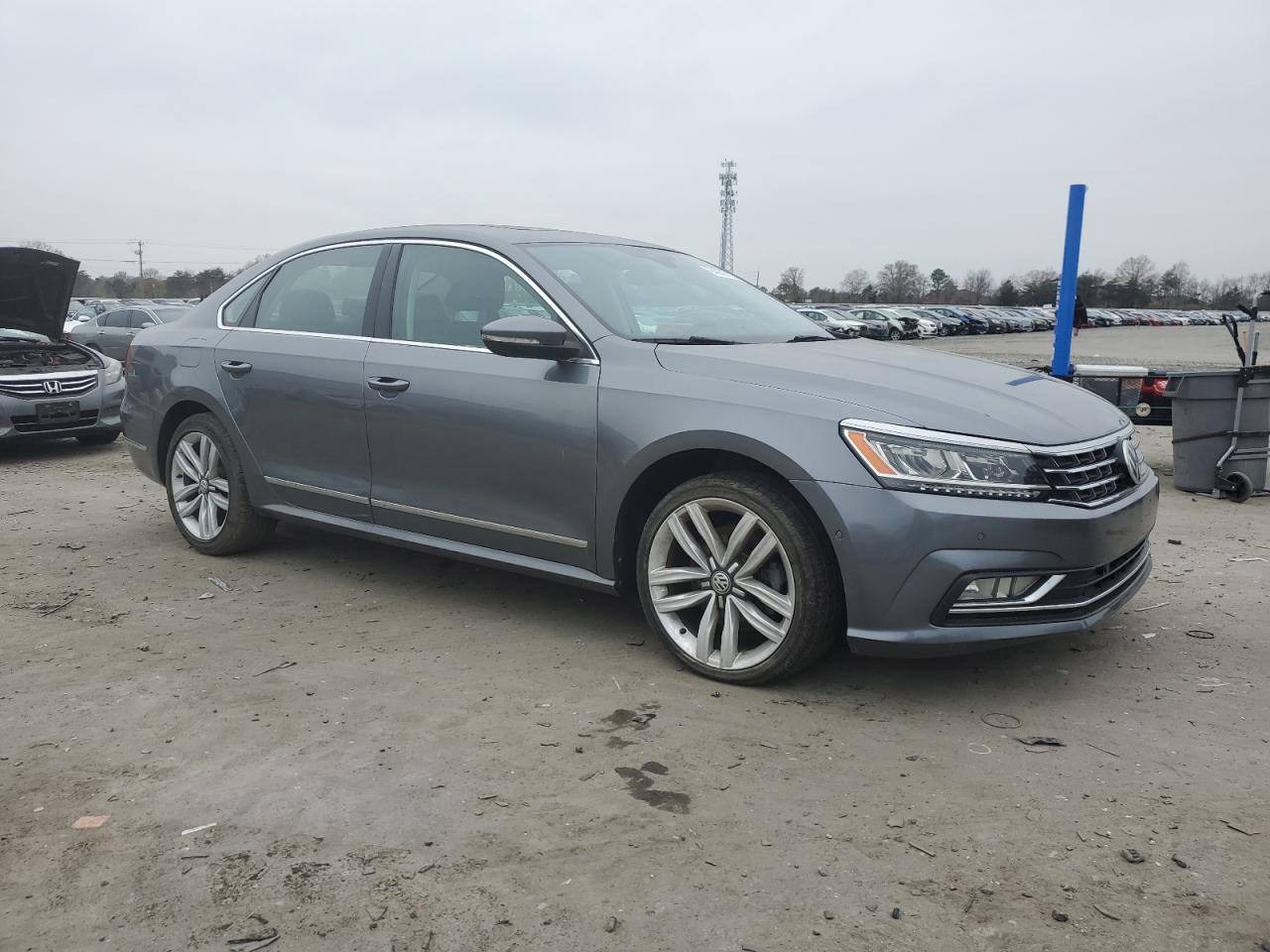 VOLKSWAGEN PASSAT SEL PREMIUM
