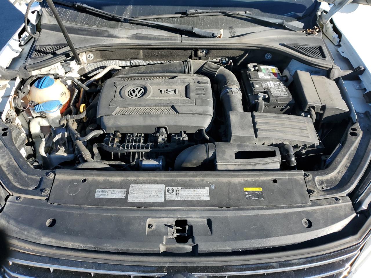 VOLKSWAGEN PASSAT SE