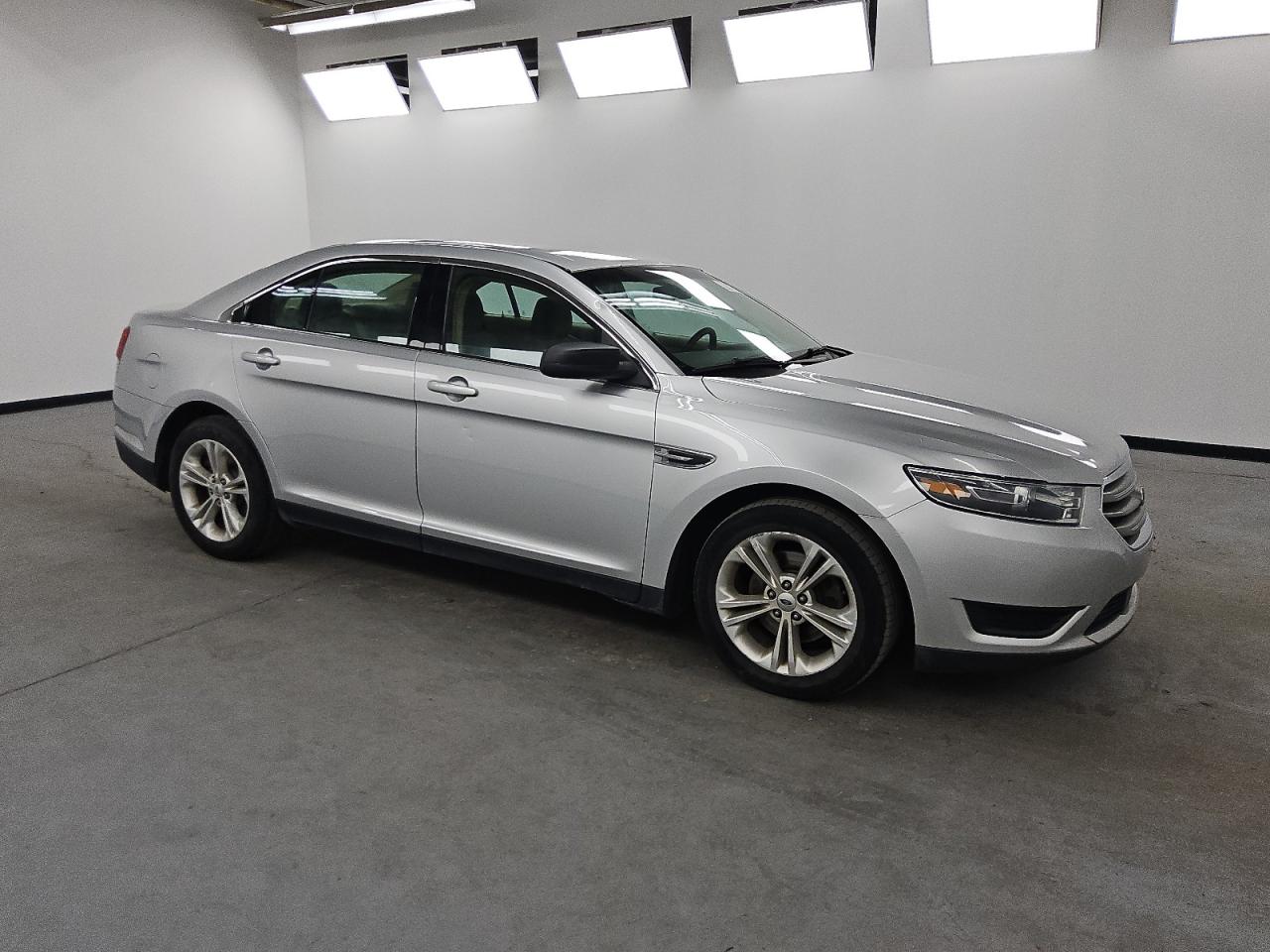 Lot #3312848088 2017 FORD TAURUS SE