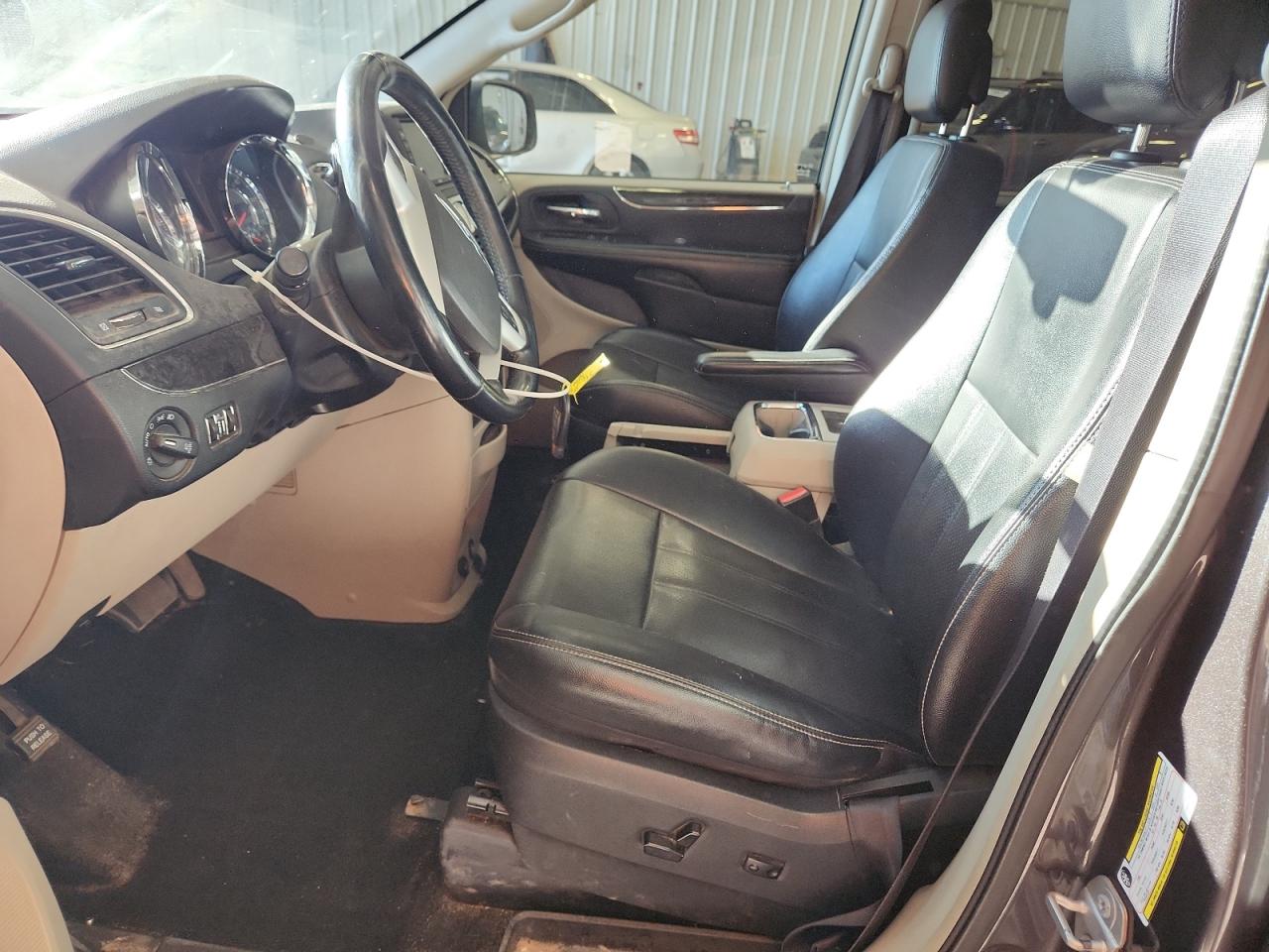 CHRYSLER TOWN & COUNTRY TOURING L