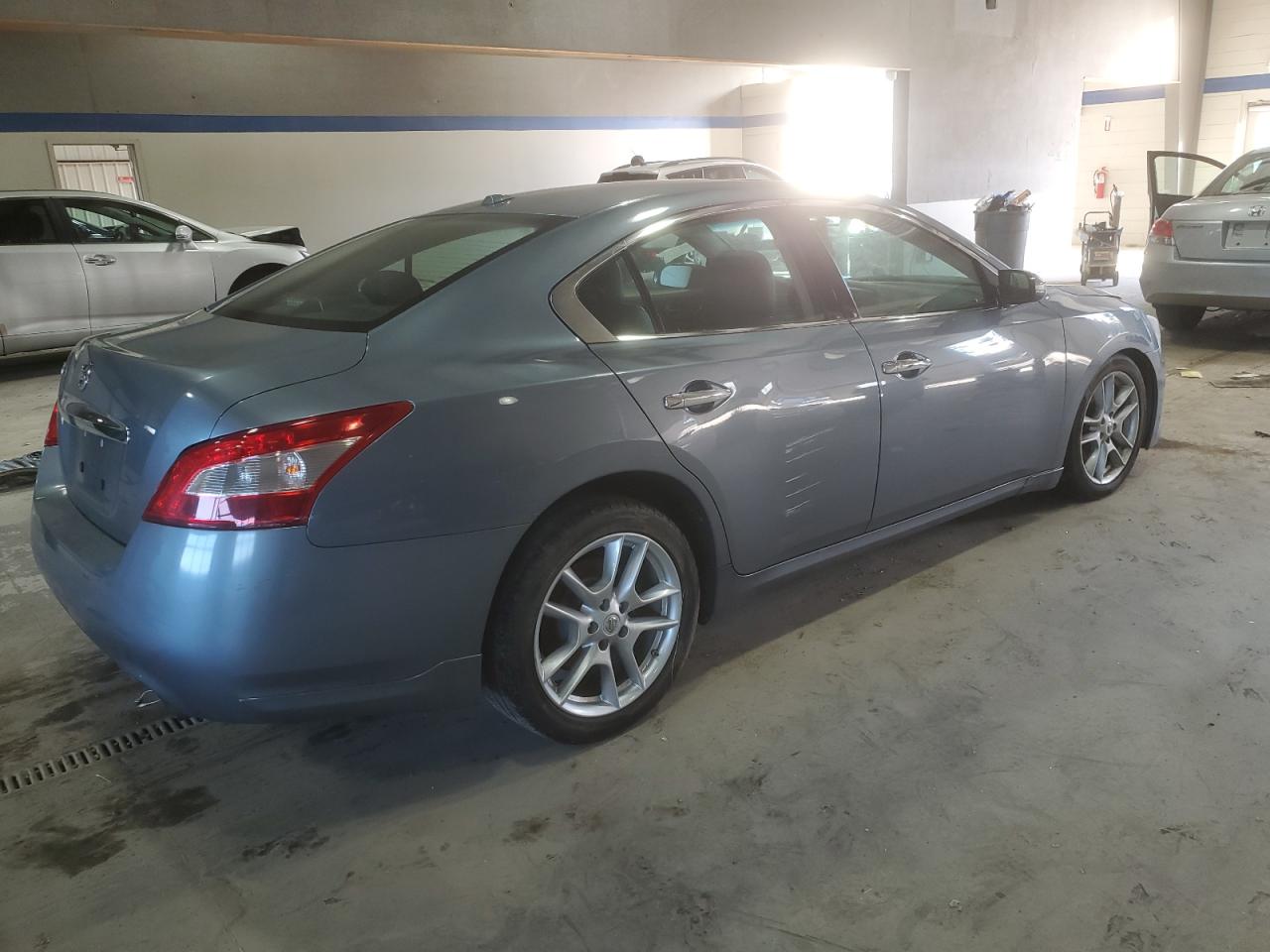 NISSAN MAXIMA S