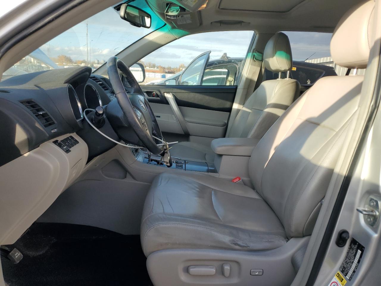 TOYOTA HIGHLANDER BASE