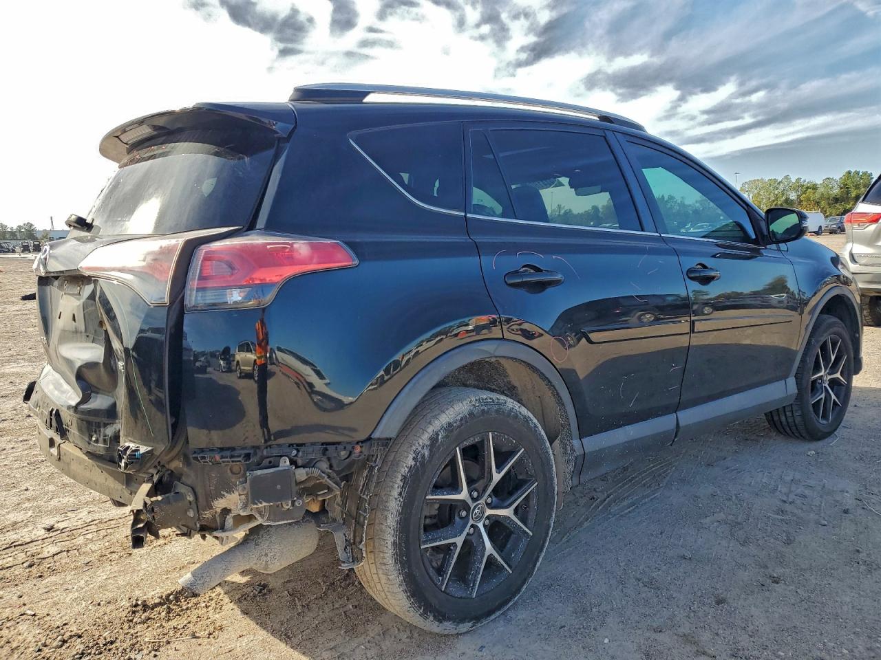 Lot #3310468059 2017 TOYOTA RAV4 SE