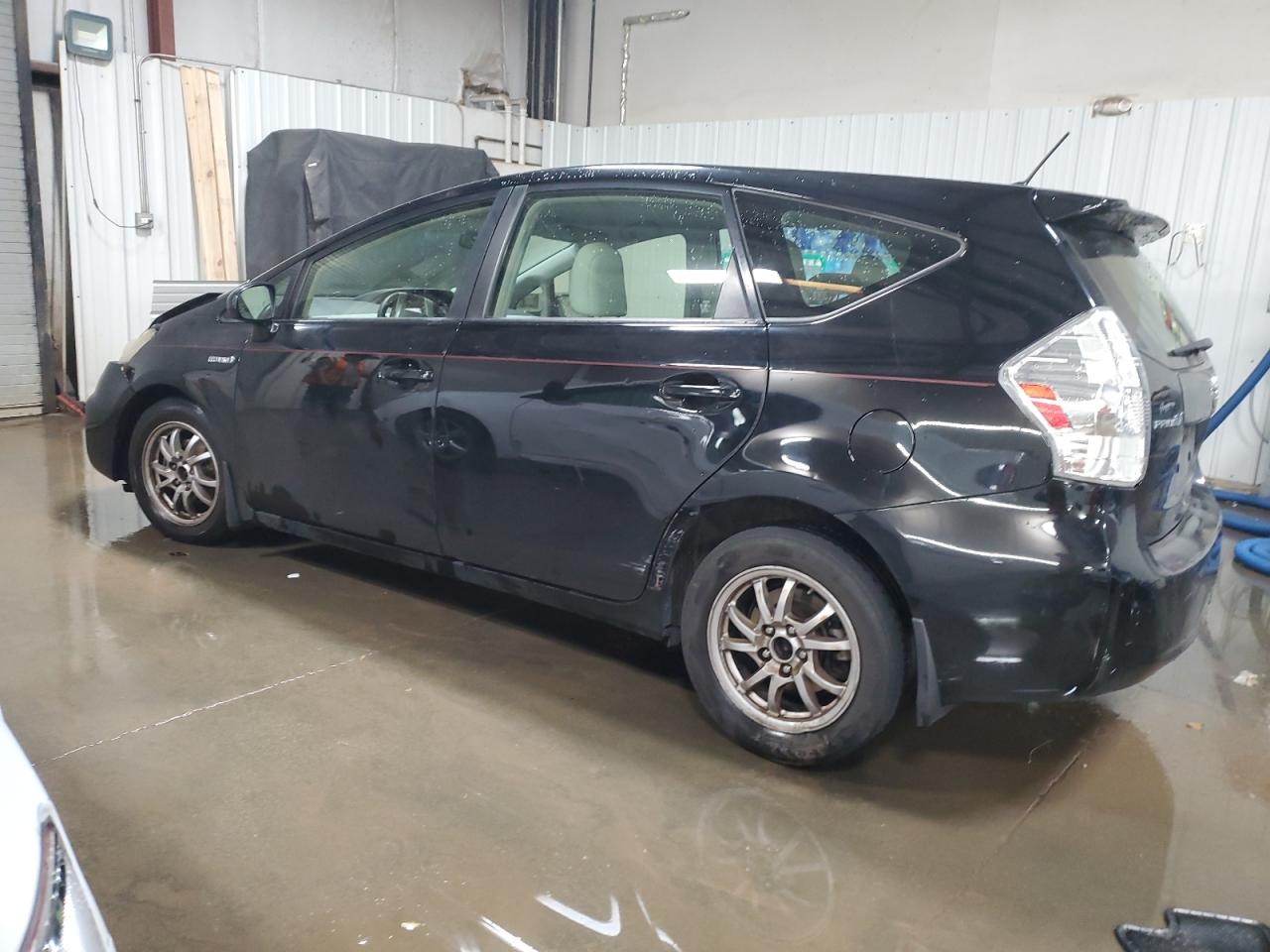 TOYOTA PRIUS V