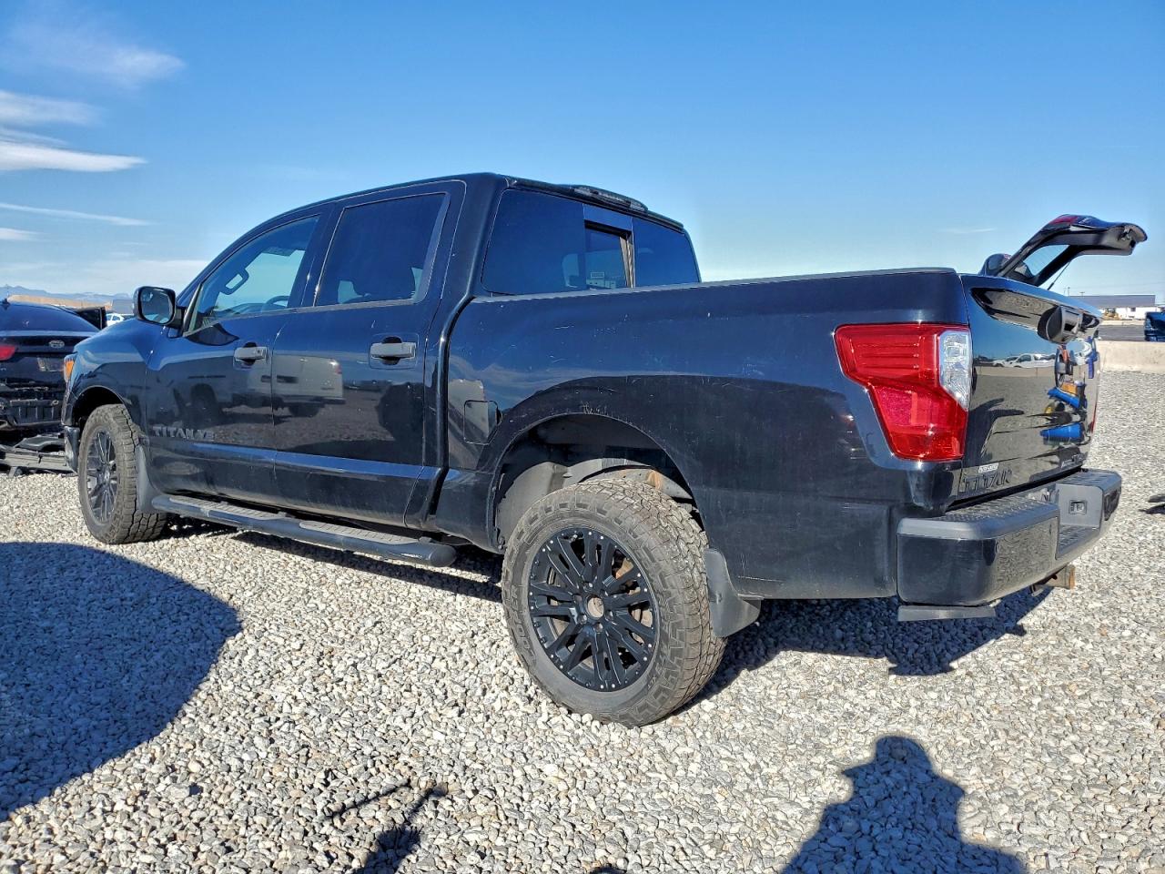 NISSAN TITAN SV