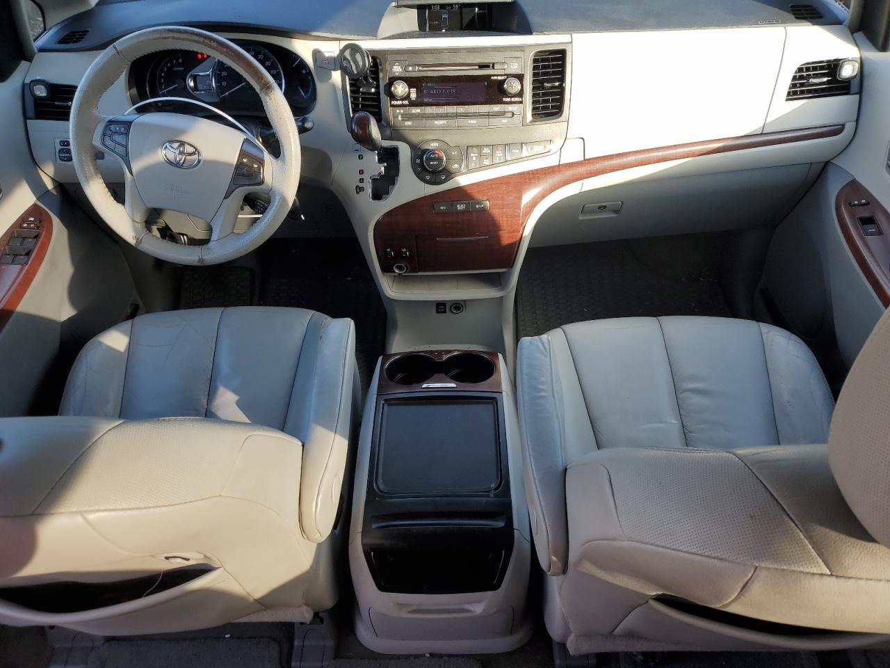 Lot #3316081250 2012 TOYOTA SIENNA XLE