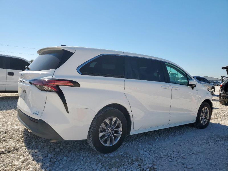 2022 TOYOTA SIENNA LE - 5TDKRKEC4NS110857