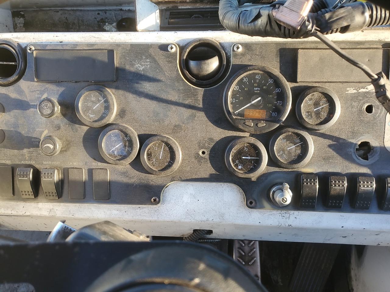 Lot #3308292154 2012 CAPACITY YARD TRUCK