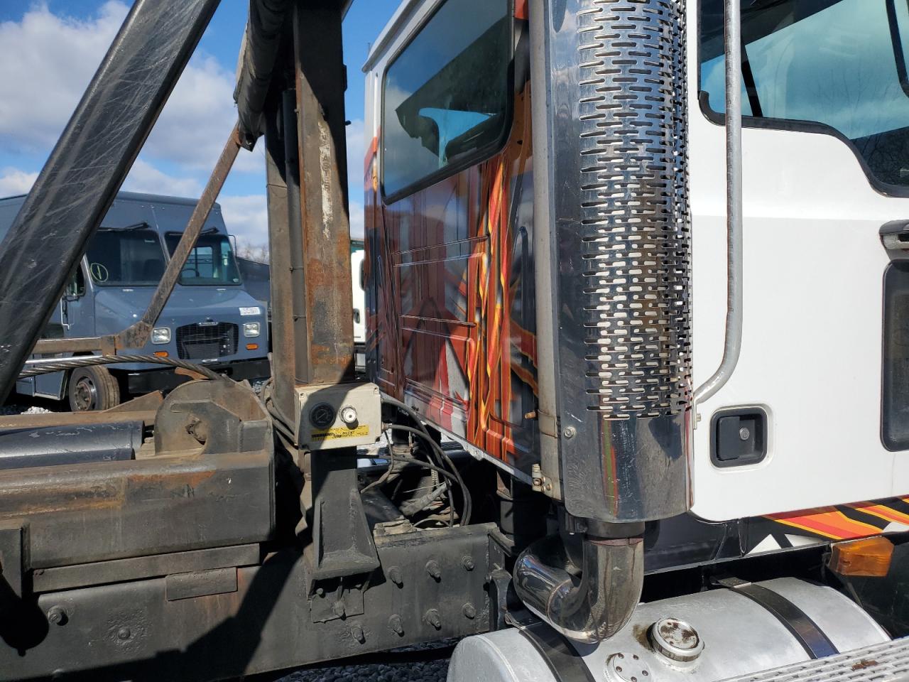 Lot #3286572158 2007 MACK 700 CV700