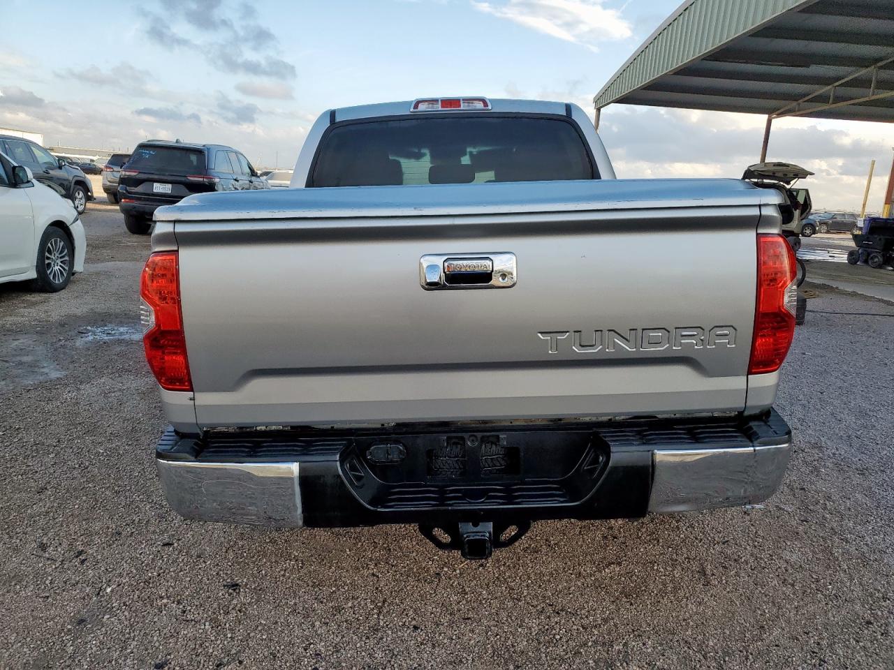 TOYOTA TUNDRA CREWMAX SR5