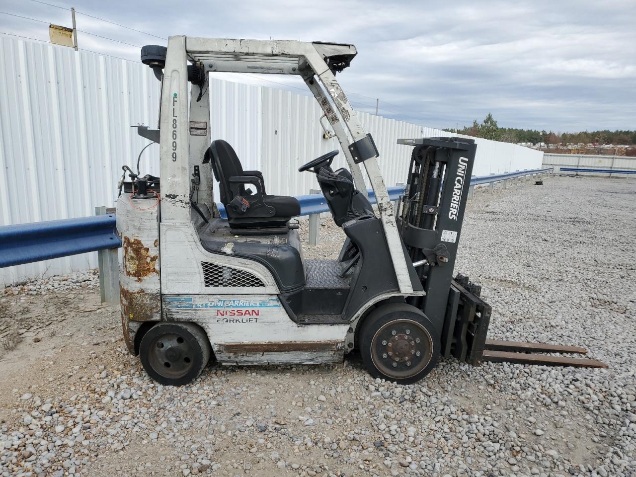 Lot #3318868920 2014 NISS FORKLIFT