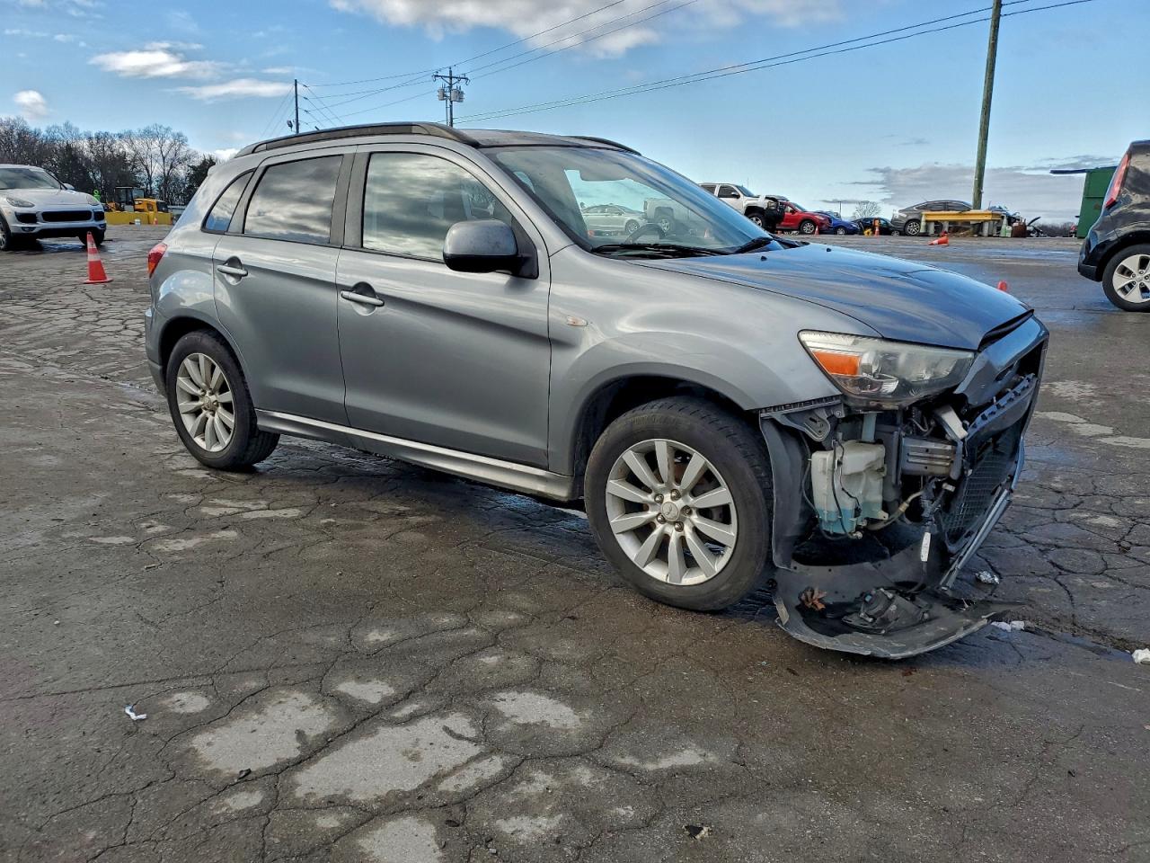 MITSUBISHI OUTLANDER SE