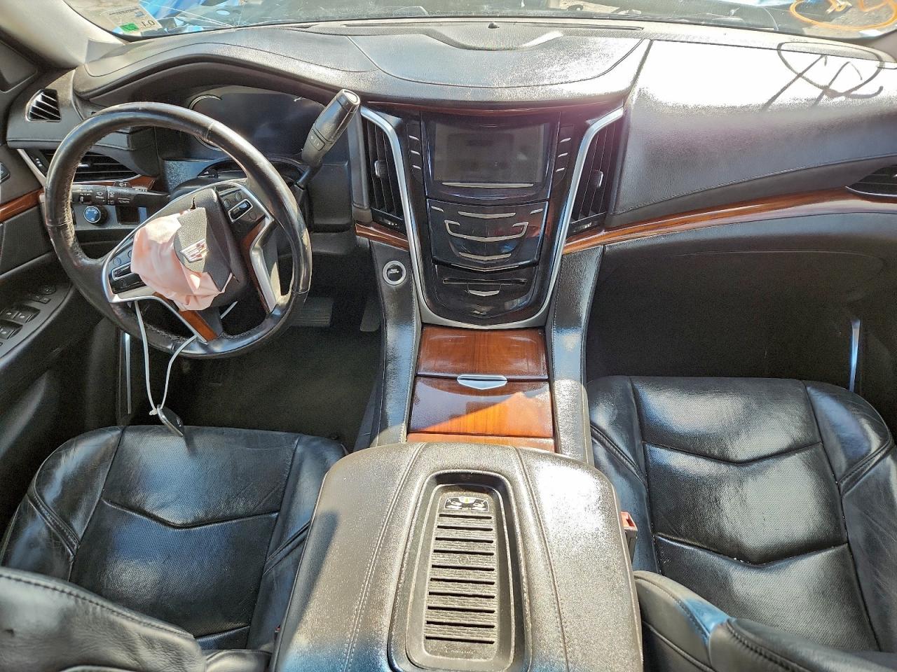 CADILLAC ESCALADE LUXURY