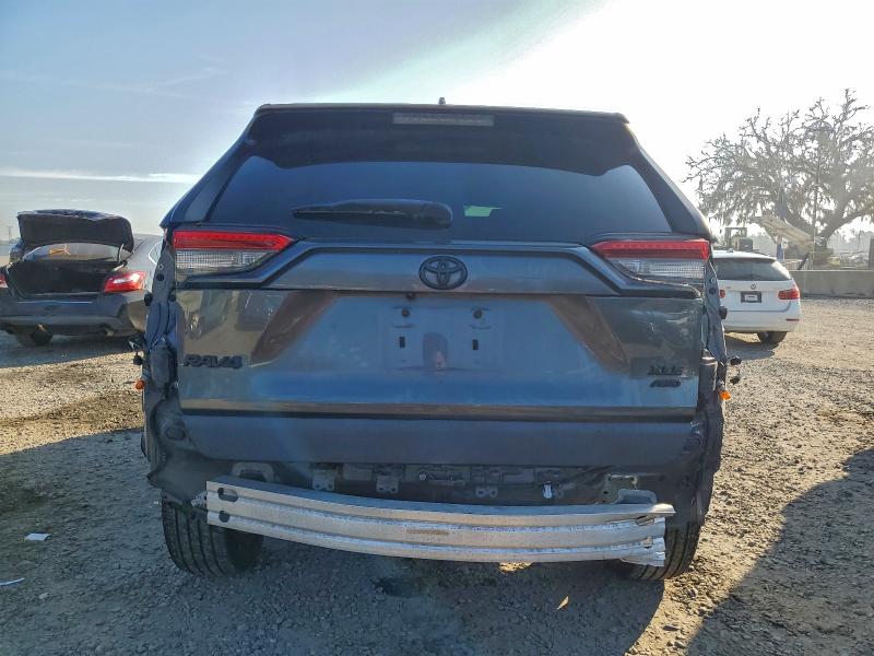 2020 TOYOTA RAV4 XLE P #3303885781