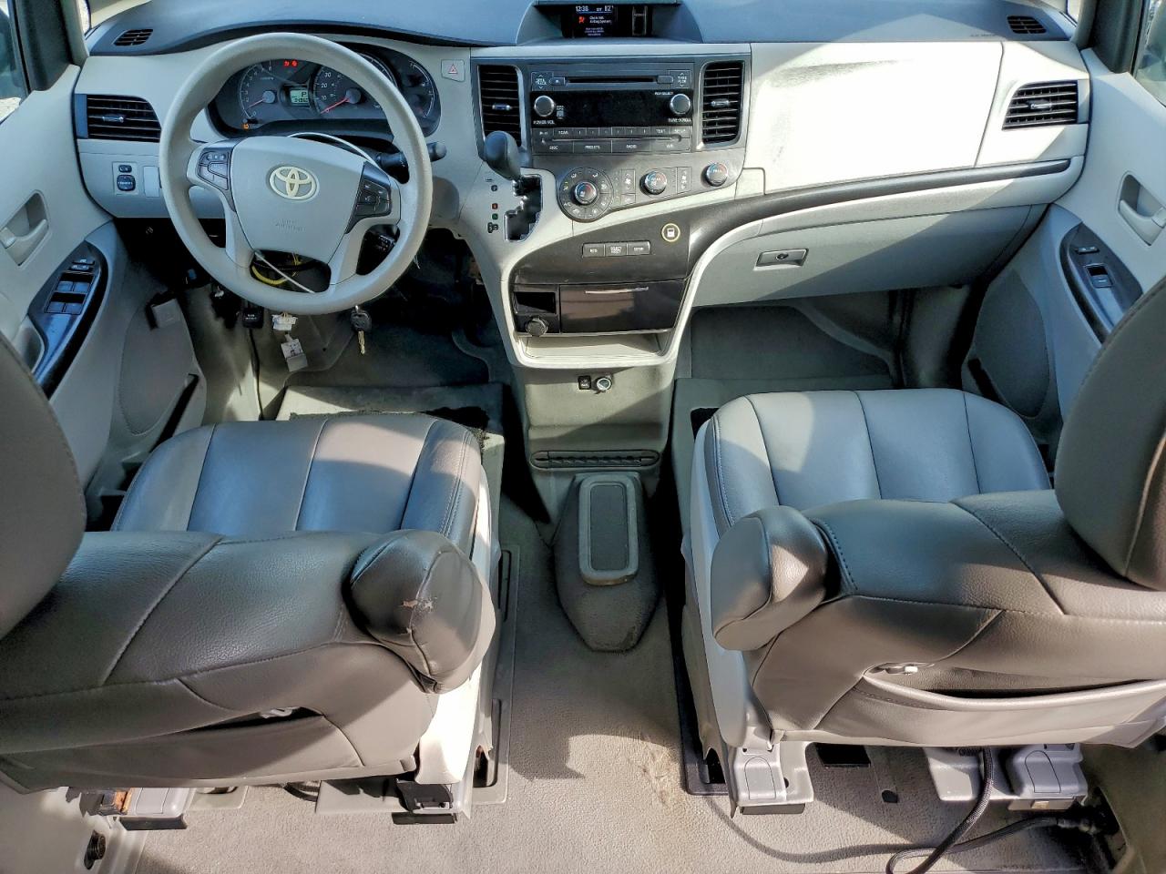 Lot #3301794331 2011 TOYOTA SIENNA LE