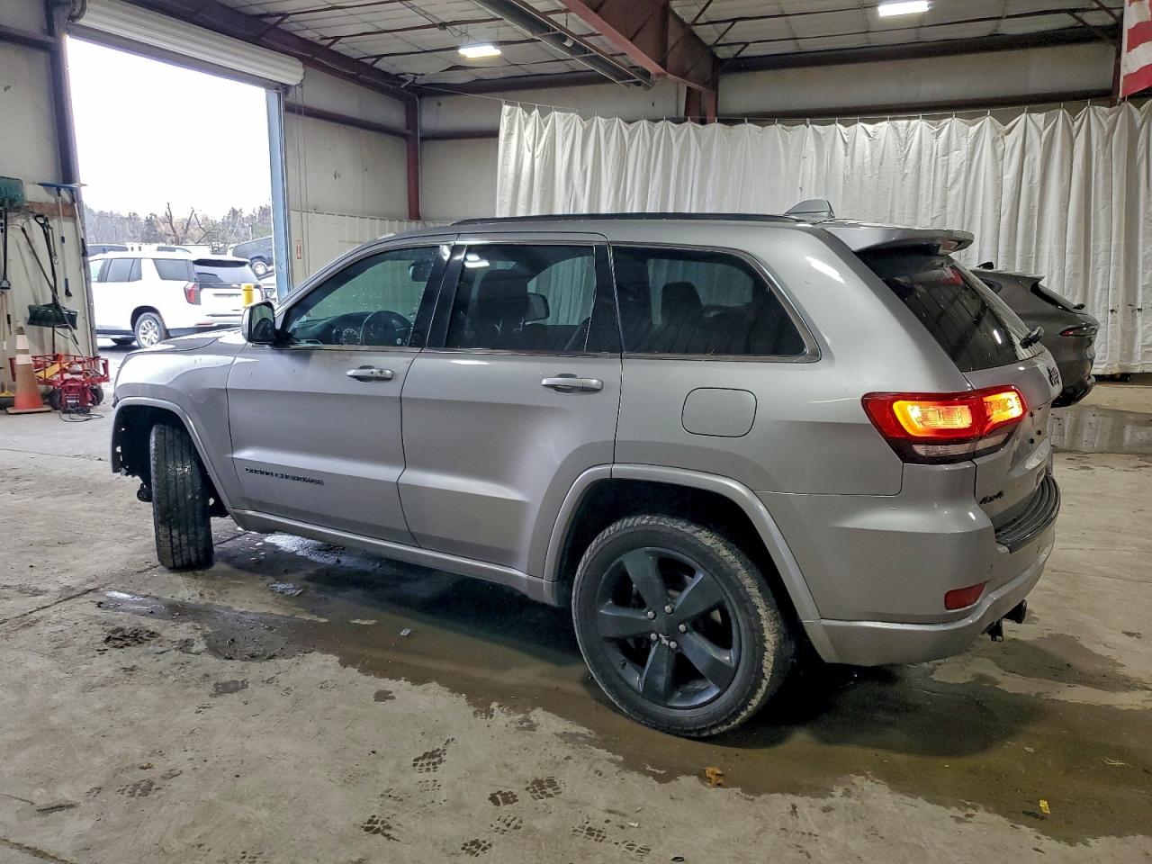 JEEP GRAND CHEROKEE LAREDO