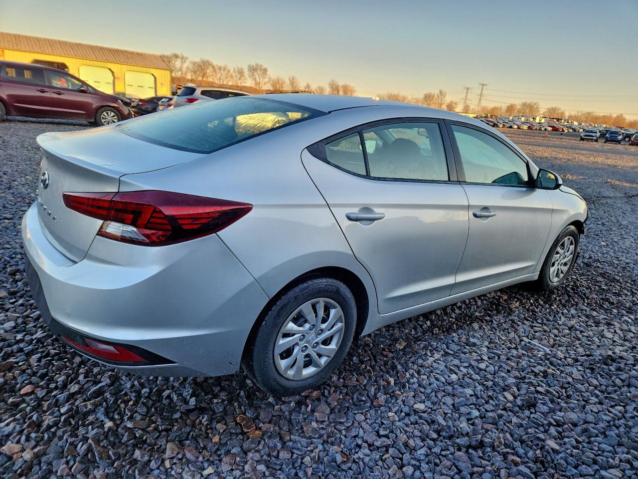HYUNDAI ELANTRA SE