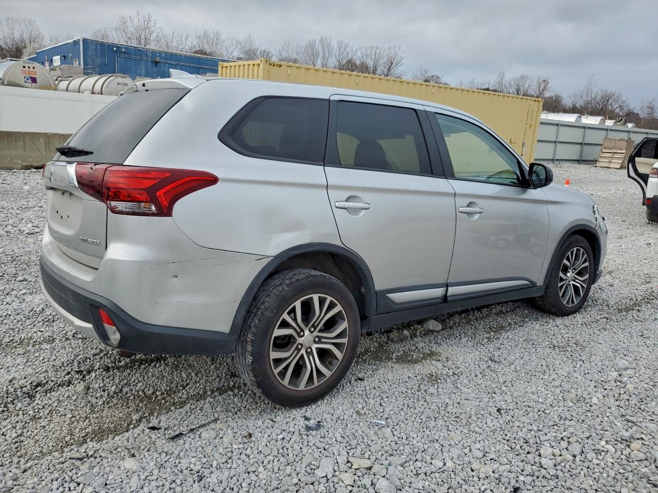 MITSUBISHI OUTLANDER ES