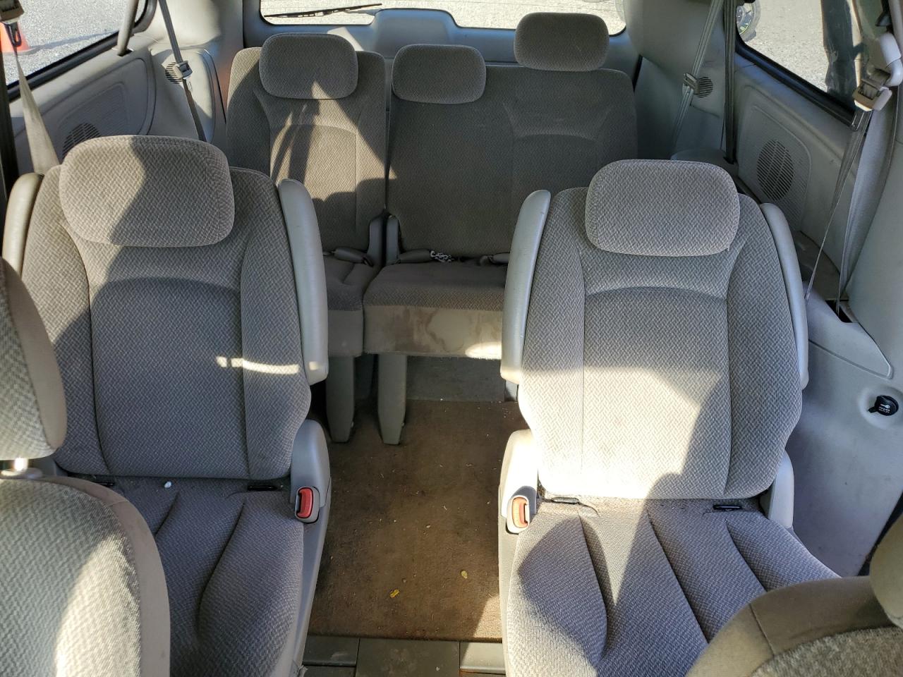 Lot #3282583917 2005 CHRYSLER TOWN & COU