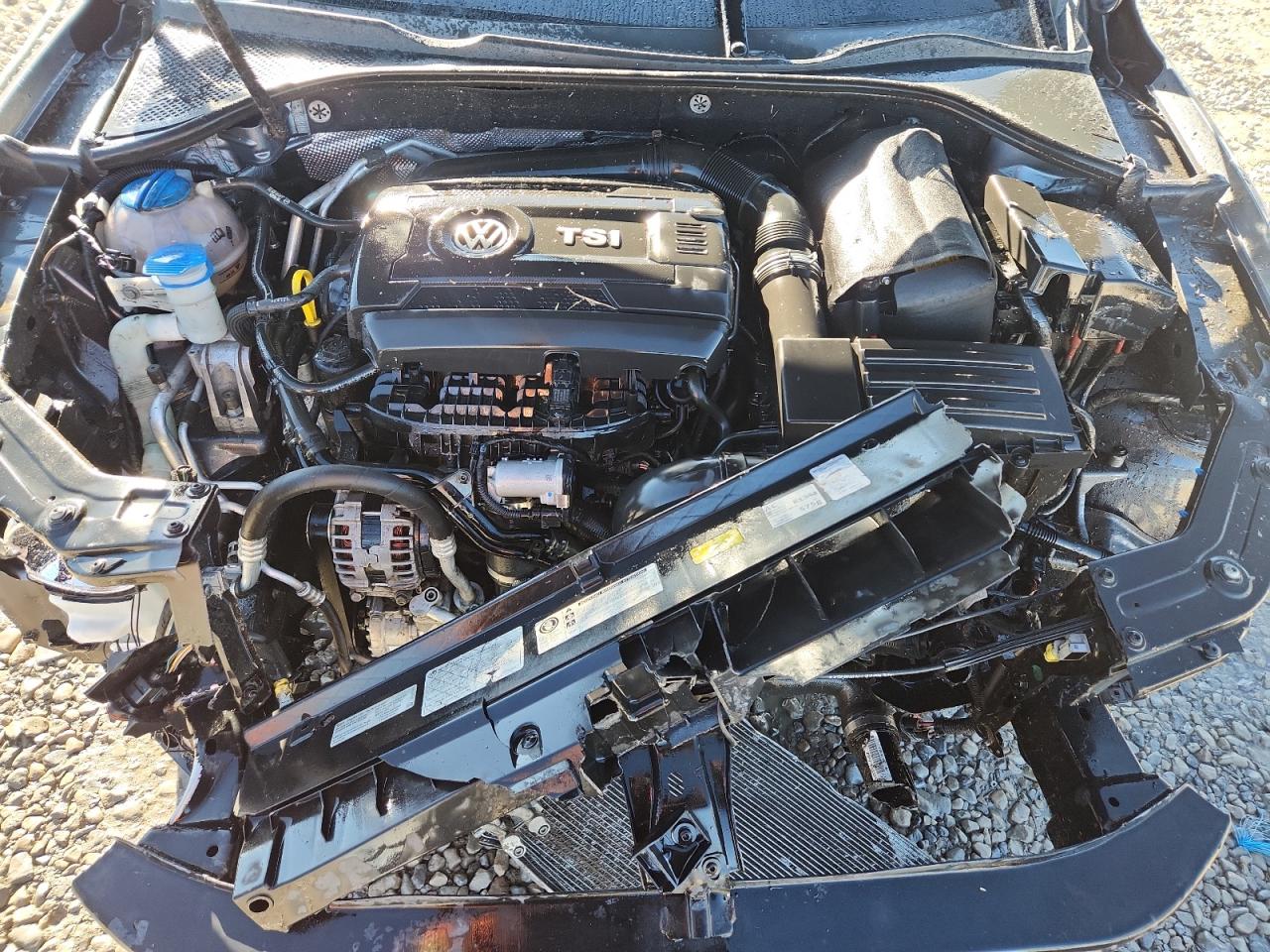 VOLKSWAGEN PASSAT SE