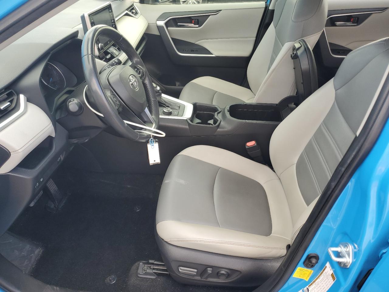 TOYOTA RAV4 XLE PREMIUM