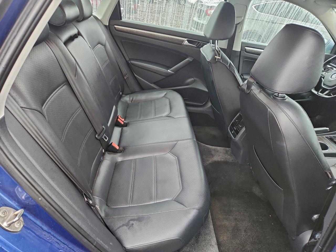 VOLKSWAGEN PASSAT SE