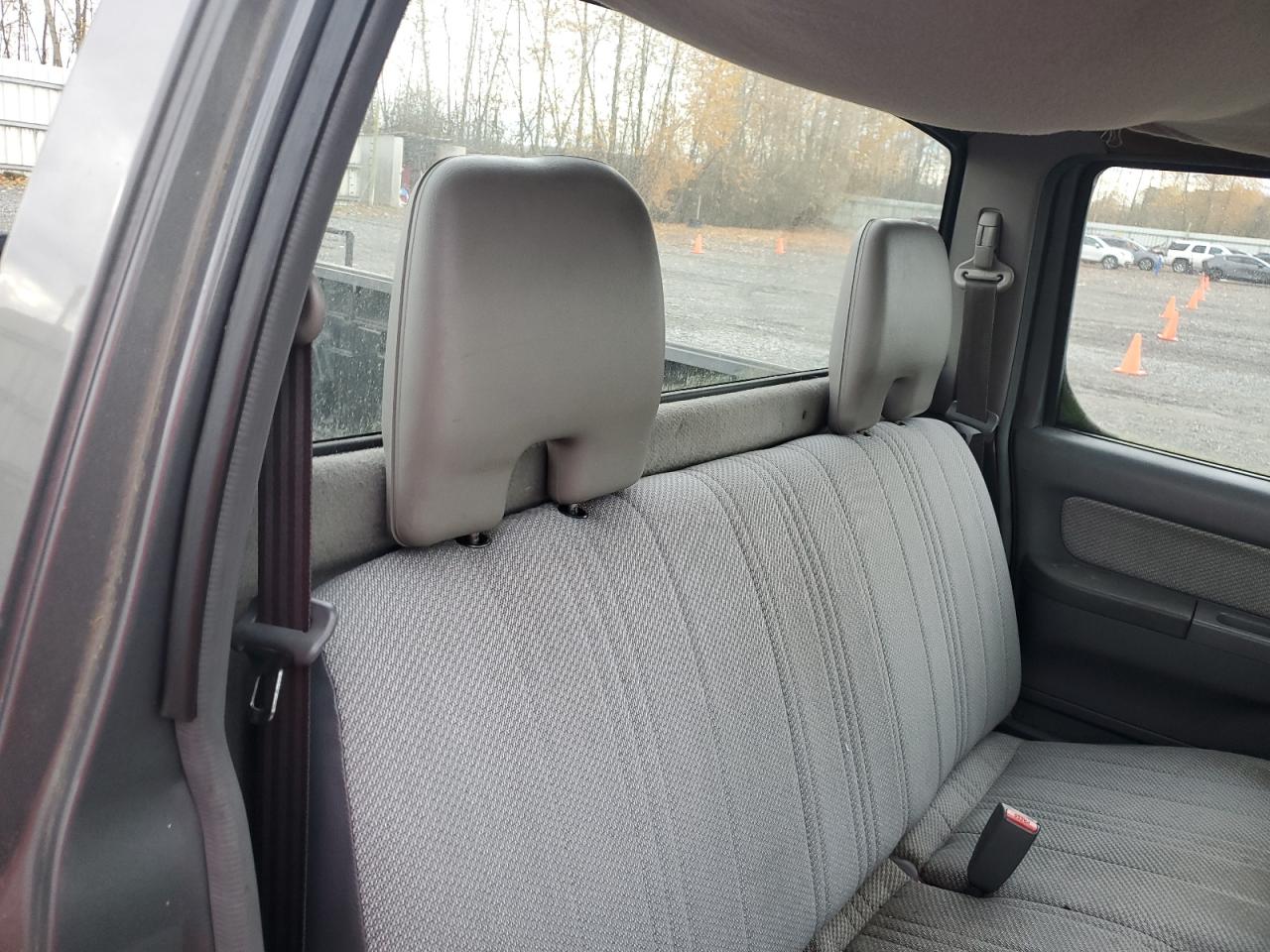 Lot #3285561294 2000 NISSAN FRONTIER X