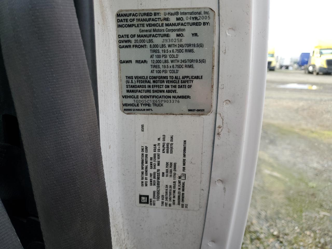 Lot #3298008176 2005 GMC C5500