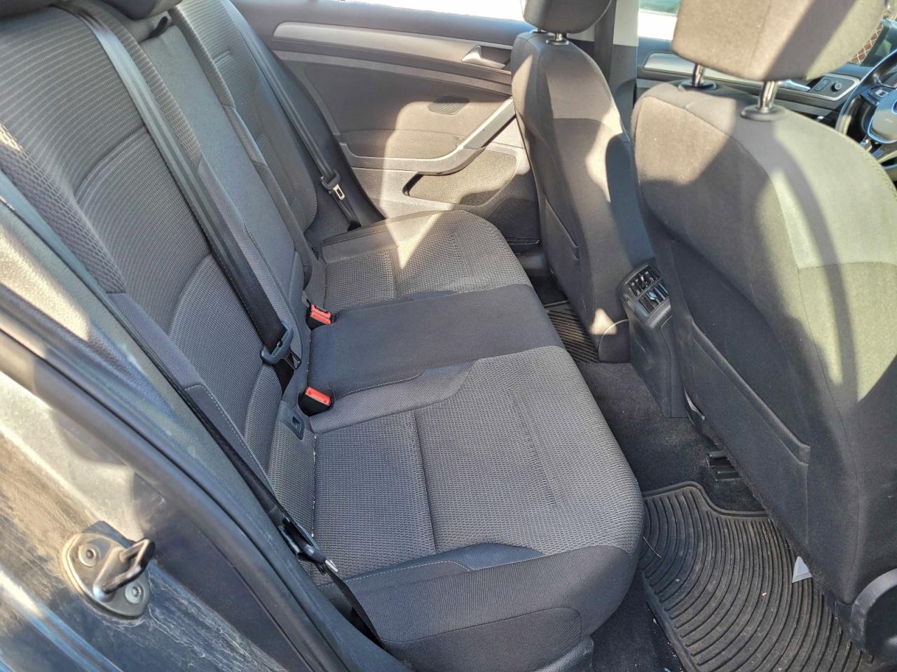 VOLKSWAGEN GOLF SPORTSVAN S