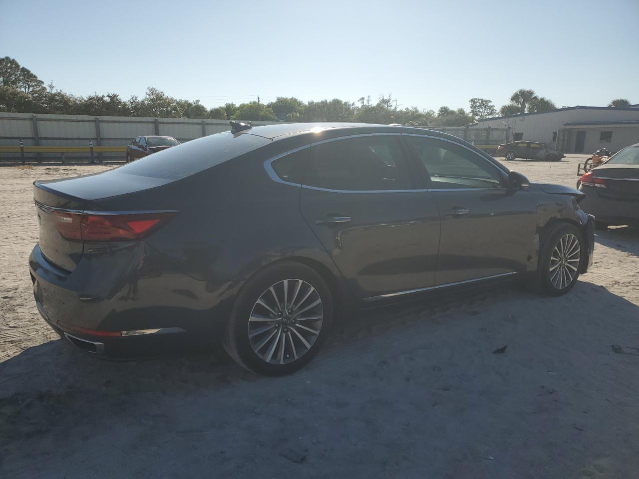 KIA CADENZA PREMIUM