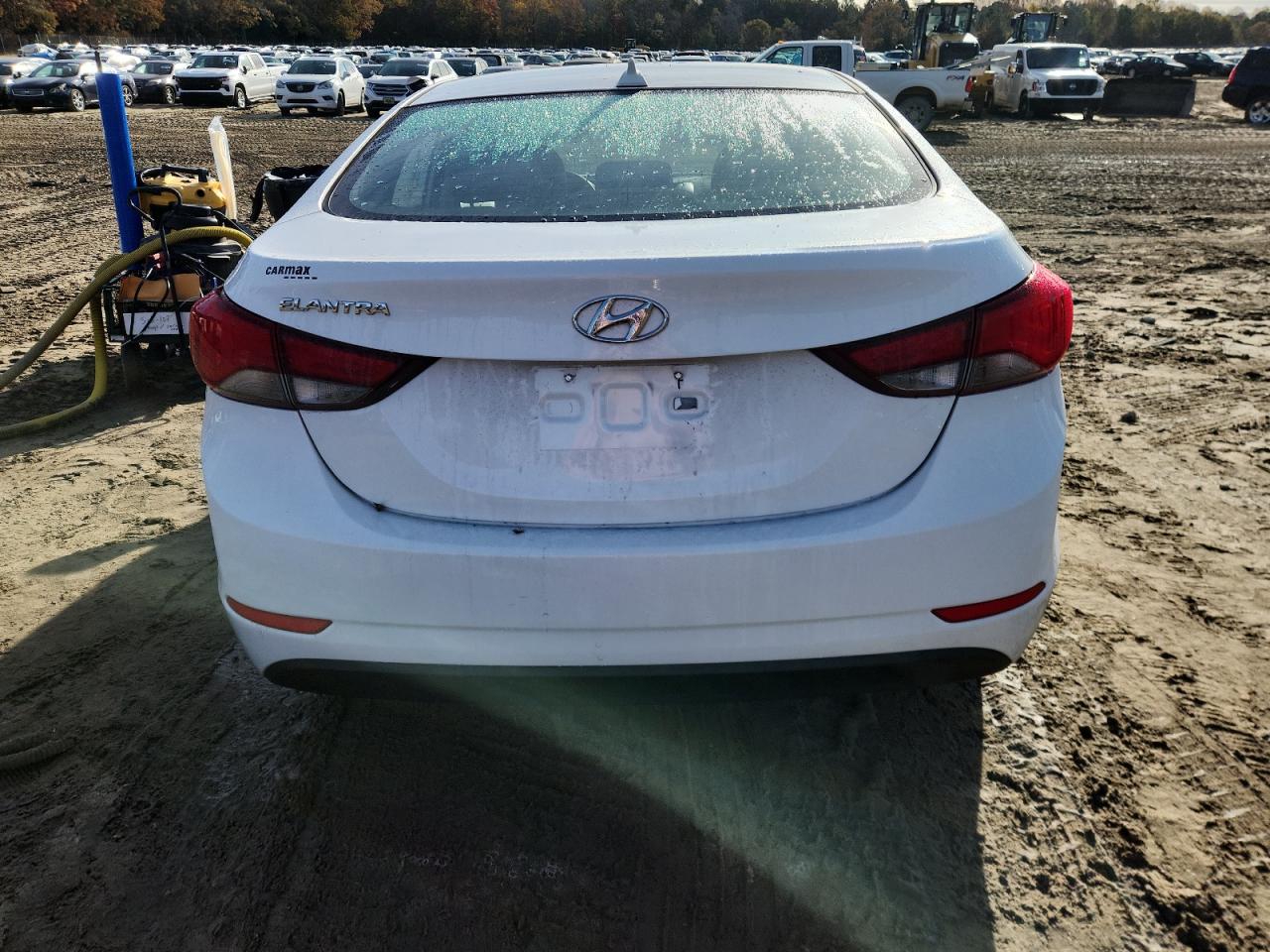 HYUNDAI ELANTRA SE