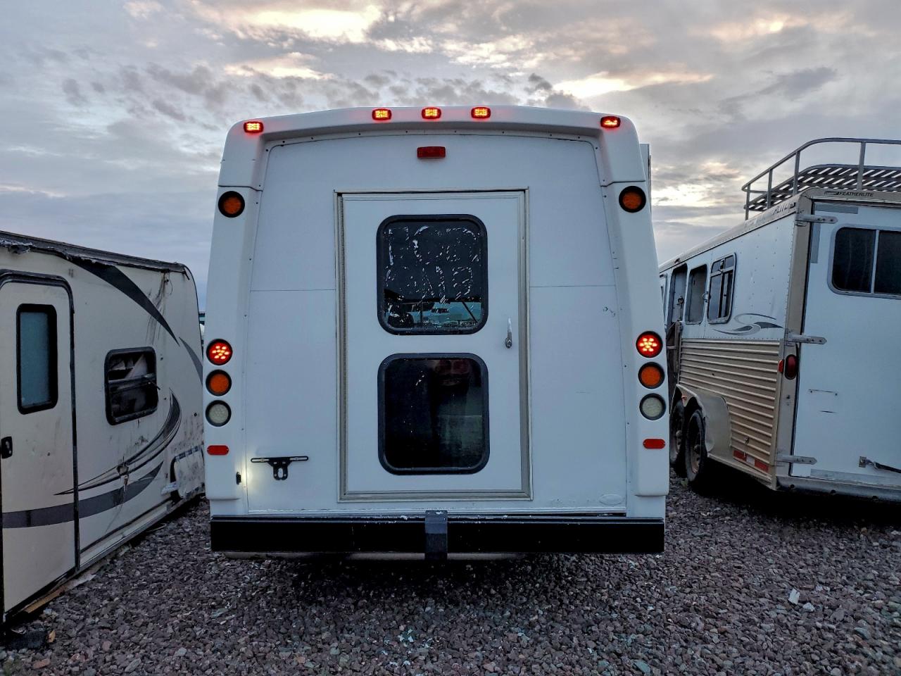 FORD ECONOLINE E450 SUPER DUTY CUTAWAY VAN